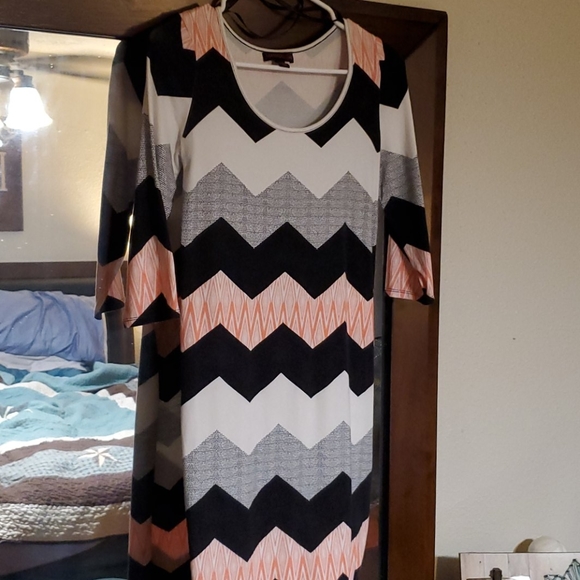 Dress - Picture 3 of 3